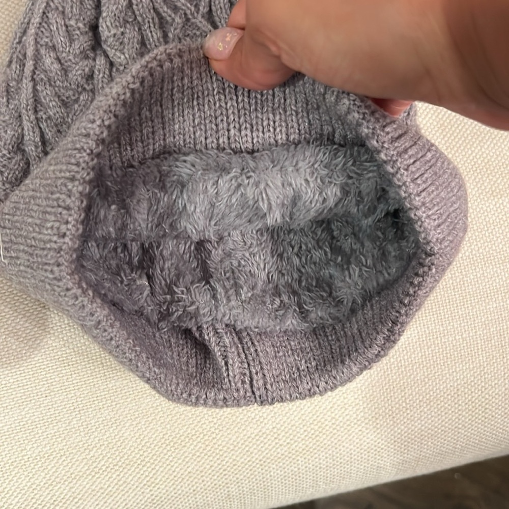 UGG gray hat and scarf - Picture 2 of 2